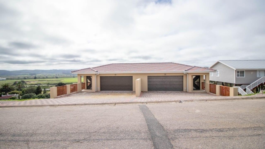 3 Bedroom Property for Sale in Fraaiuitsig Western Cape